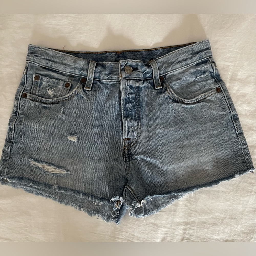 Levi’s Women’s 501 Premium Denim Jean Distressed Short Shorts Raw Hem Sz. 28